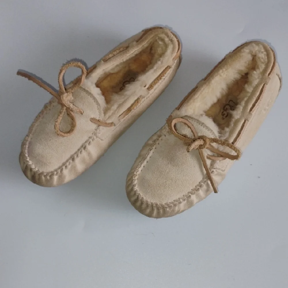 UGG Cream Moccasins with Plush Lining Soft Comfortable Slide Slippers Loafer